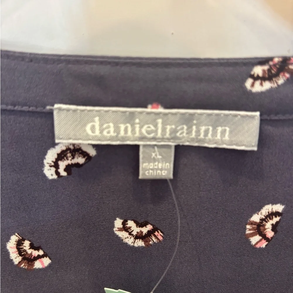 Daniel Rainn Charcoal Printed Blouse - Picture 3 of 5